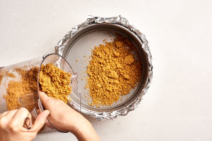 Depiction of the instructions in Make the crust: step 1