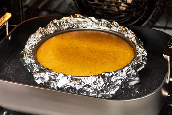 Depiction of the instructions in Bake the cheesecake: step 2