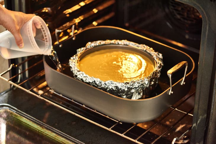 Depiction of the instructions in Bake the cheesecake: step 1