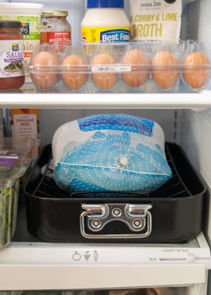 Depiction of the instructions in Method 1: How to Thaw a Turkey in the Refrigerator step 2