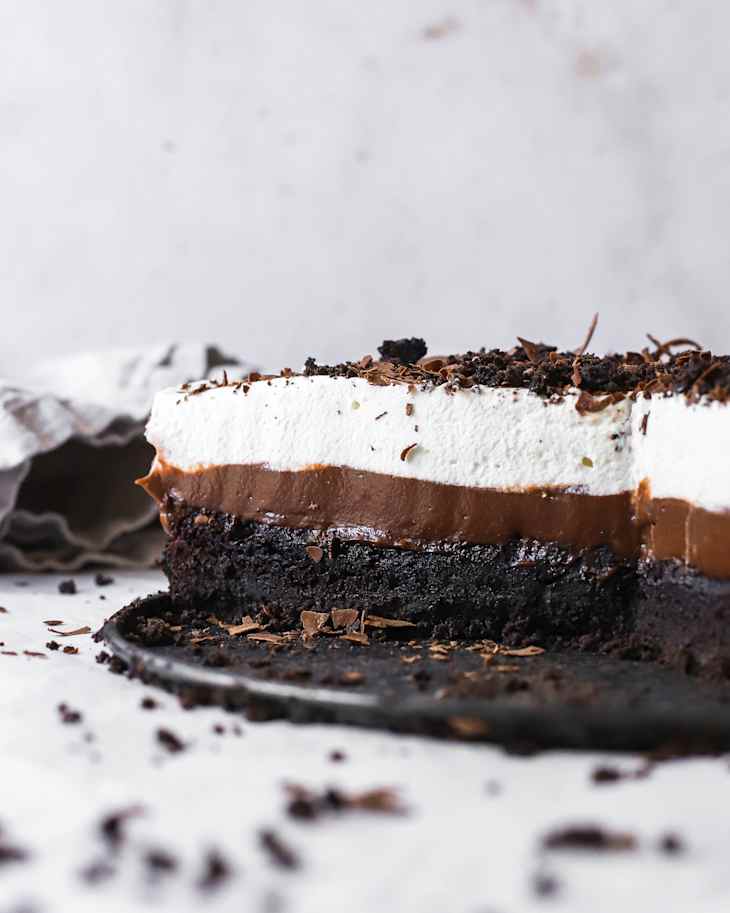 Photo of Mississippi Mud Pie cross section.