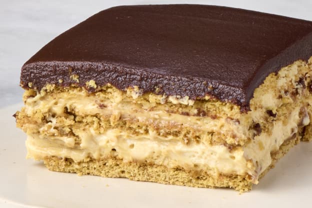 My No-Bake Chocolate Peanut Butter “Éclair Cake” Tastes Just Like a Reese’s Cup