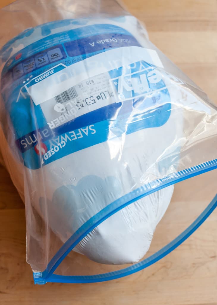 Depiction of the instructions in Method 2: How to Thaw a Turkey in Cold Water step 1