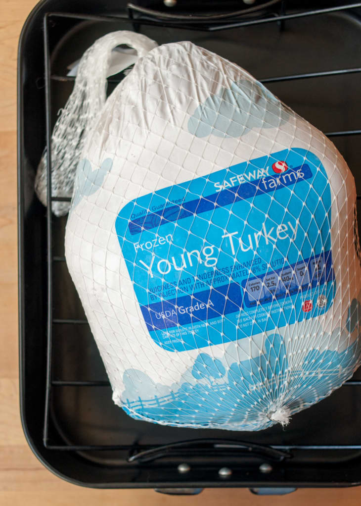 Depiction of the instructions in Method 1: How to Thaw a Turkey in the Refrigerator step 1